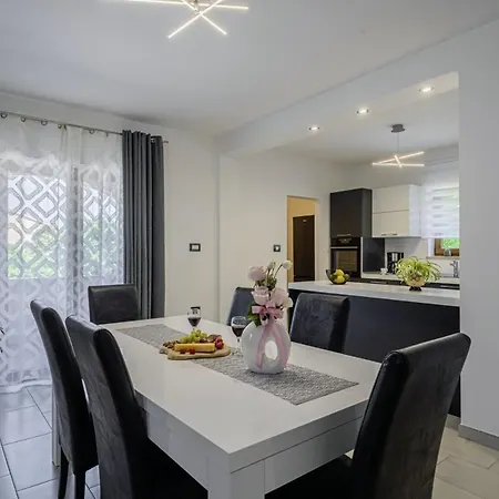 Bozac In Cukrici - Haus Fuer 6 Personen *