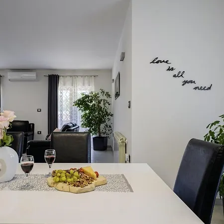 Vila Bozac In Cukrici - Haus Fuer 6 Personen