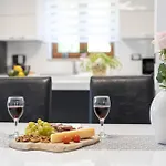 فيلة Bozac In Cukrici - Haus Fuer 6 Personen *