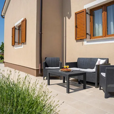 Villa Bozac In Cukrici - Haus Fuer 6 Personen
